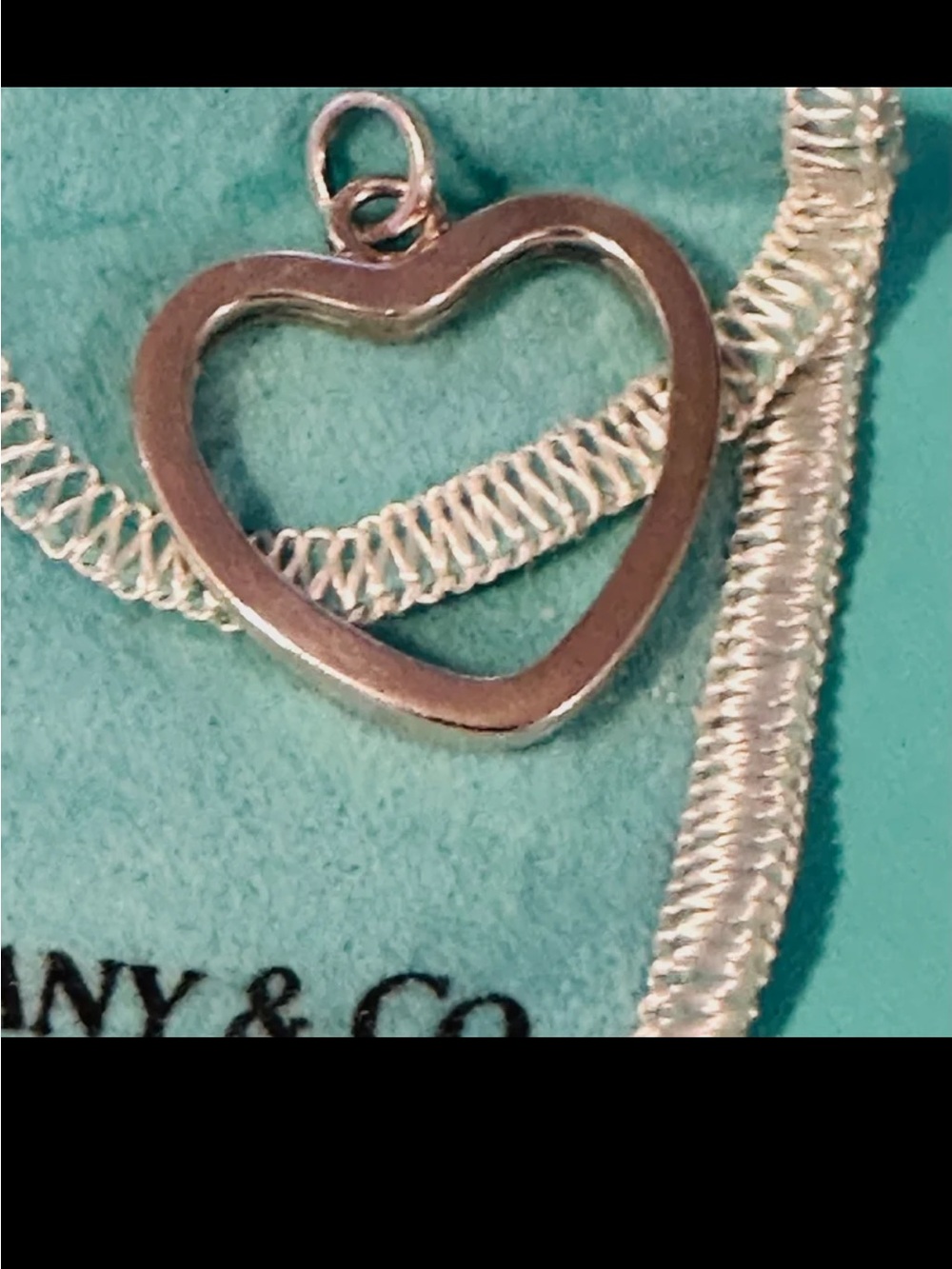 TIFFANY LARGE OPEN HEART STERLING SLIVER PENDANT. DIMENSIONS OF INCH BY INC INCH - Picture 5 of 8
